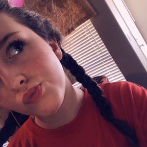 Meet your Posher, Claire